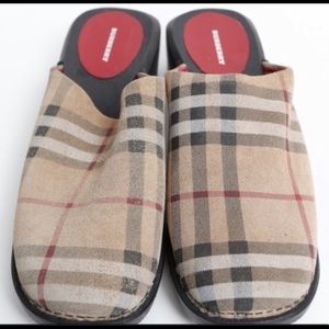 Burberry clogs in House Check sz 38/8
